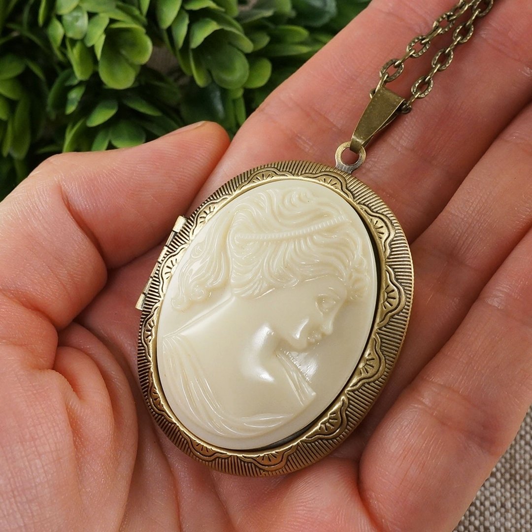 Ivory Cream White Vintage Glass Lady Girl Cameo Locket Pendant Necklace Jewelry - 项链 - 玻璃 白色