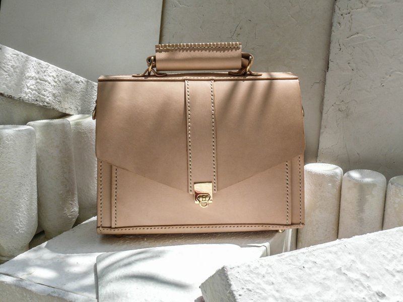 不撞包本色植鞣革全真皮小型公文包 - 侧背包/斜挎包 - 真皮 金色