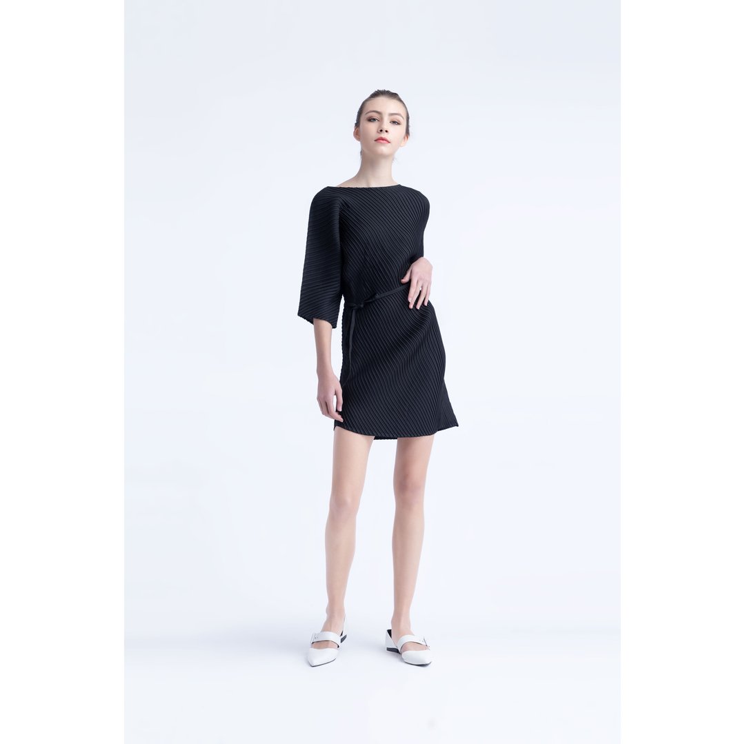 五分袖纯色短洋装典雅压折设计款 Pleating Dress - 洋装/连衣裙 - 聚酯纤维 黑色