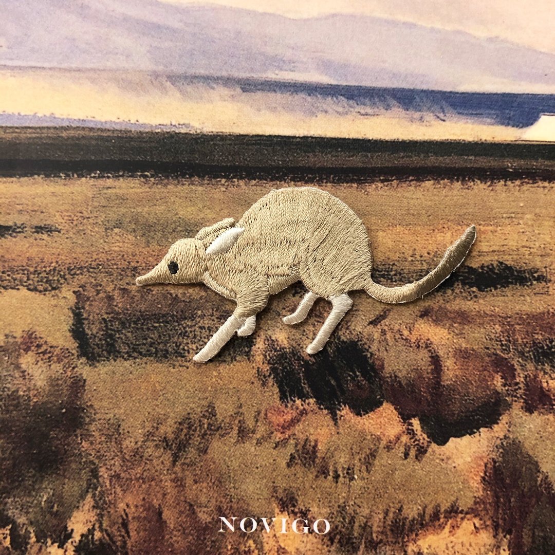 Novigo 已灭绝动物熨烫刺绣 / 豚足袋狸 - 徽章/别针 - 绣线 卡其色