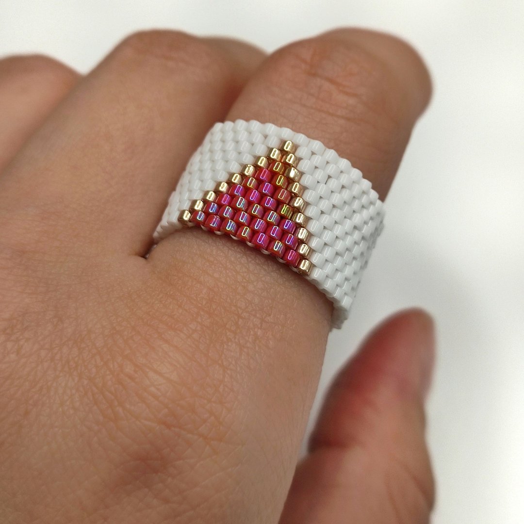 Red triangle bead ring Beautiful ring Handmade jewelry Wide white flexible ring - 戒指 - 玻璃 红色