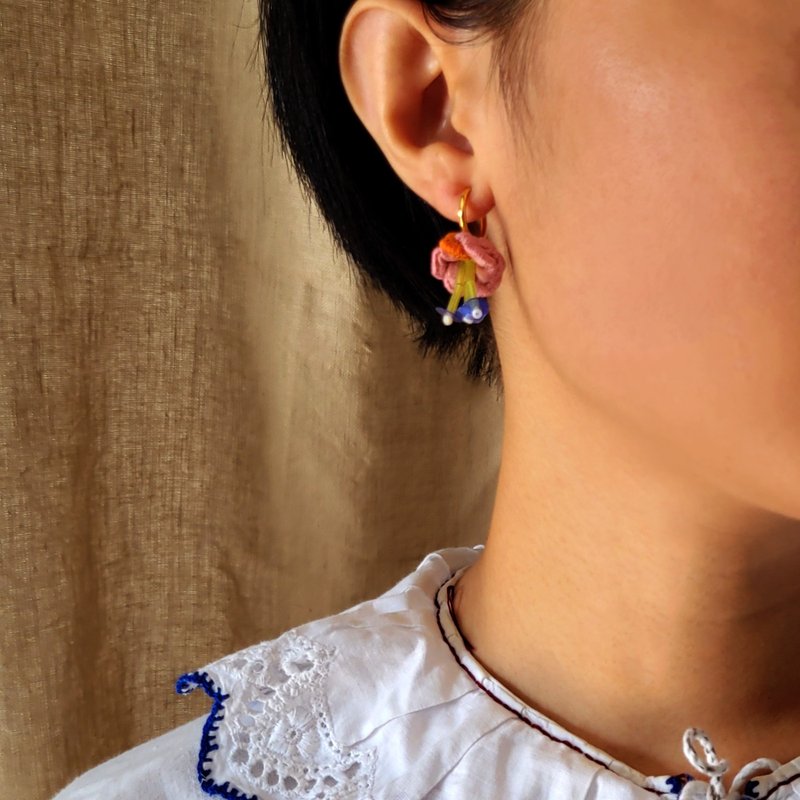 DUNIA handmade /花菓手缝串珠布耳环/ - 粉配橘 - 耳环/耳夹 - 棉．麻 多色