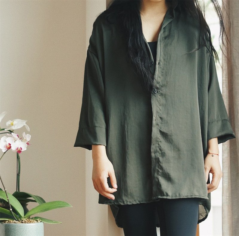 灰綠色  進口真絲面料 夏日清涼透氣大廓形襯衣 寬鬆防曬襯衣 - 女装衬衫 - 丝．绢 绿色