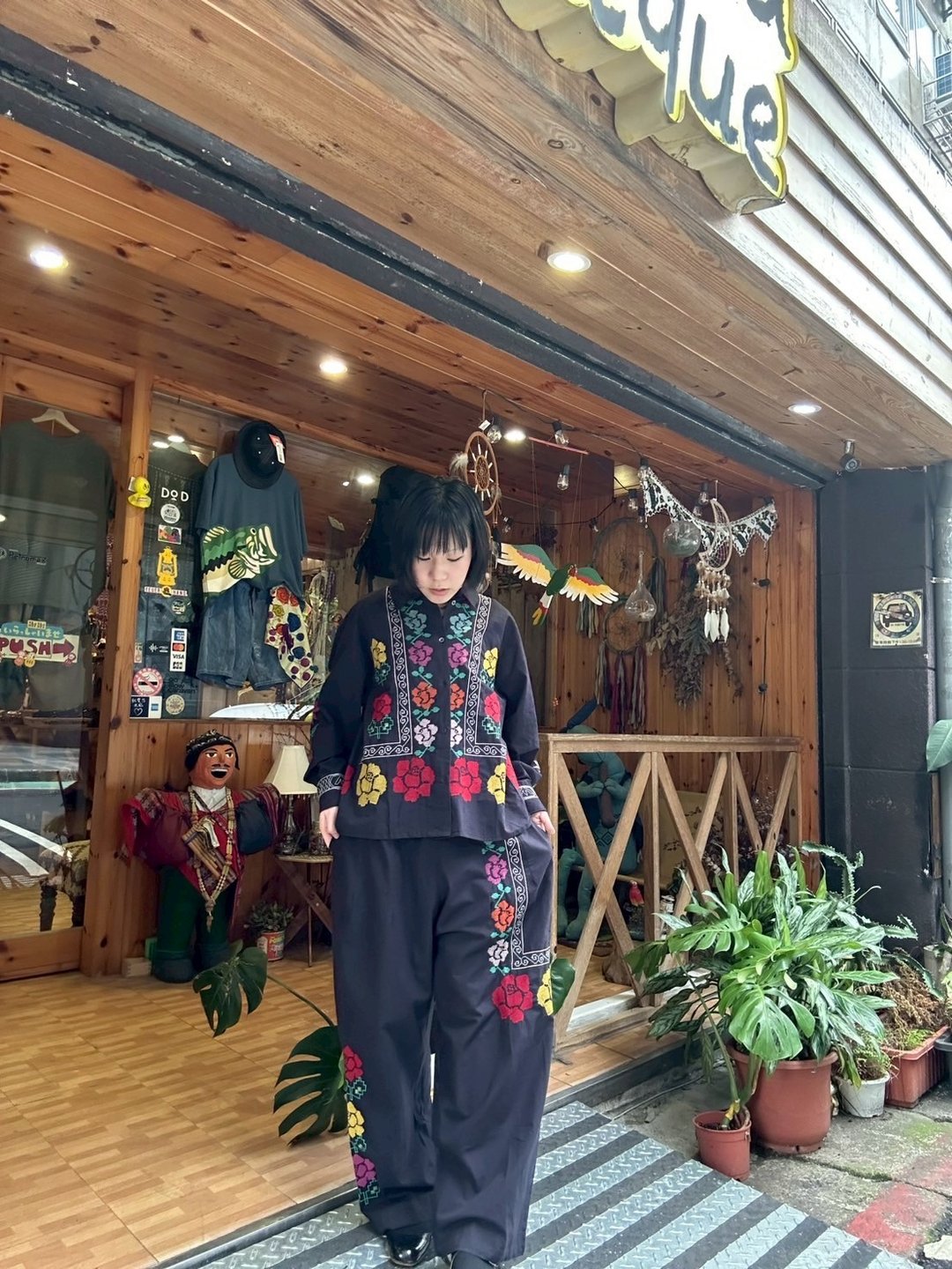 【热门预购】格鲁伊姆刺绣短版衬衫 (二色) IDS-5329 - 女装上衣 - 其他材质 