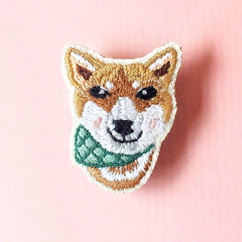 定制化Q版毛孩子刺绣别针 4cm 生日礼物 纪念礼物情人节礼物 - 胸针 - 绣线 多色