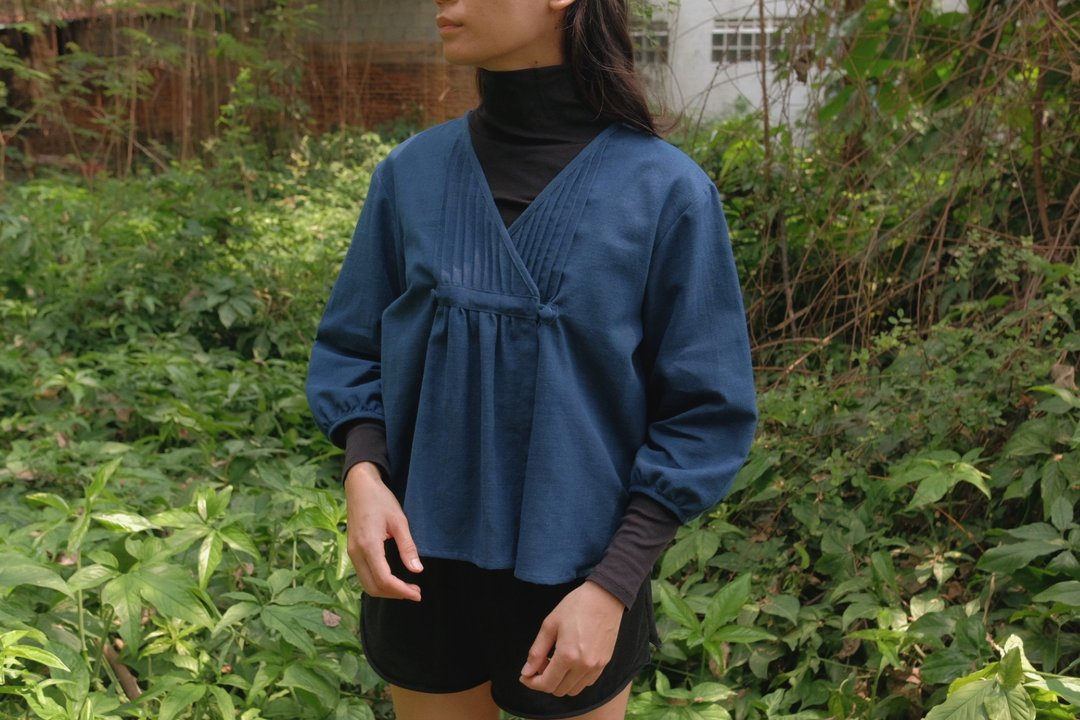 Oki Top | Hand Woven Cotton | Natural INDIGO dyed - 女装上衣 - 棉．麻 蓝色