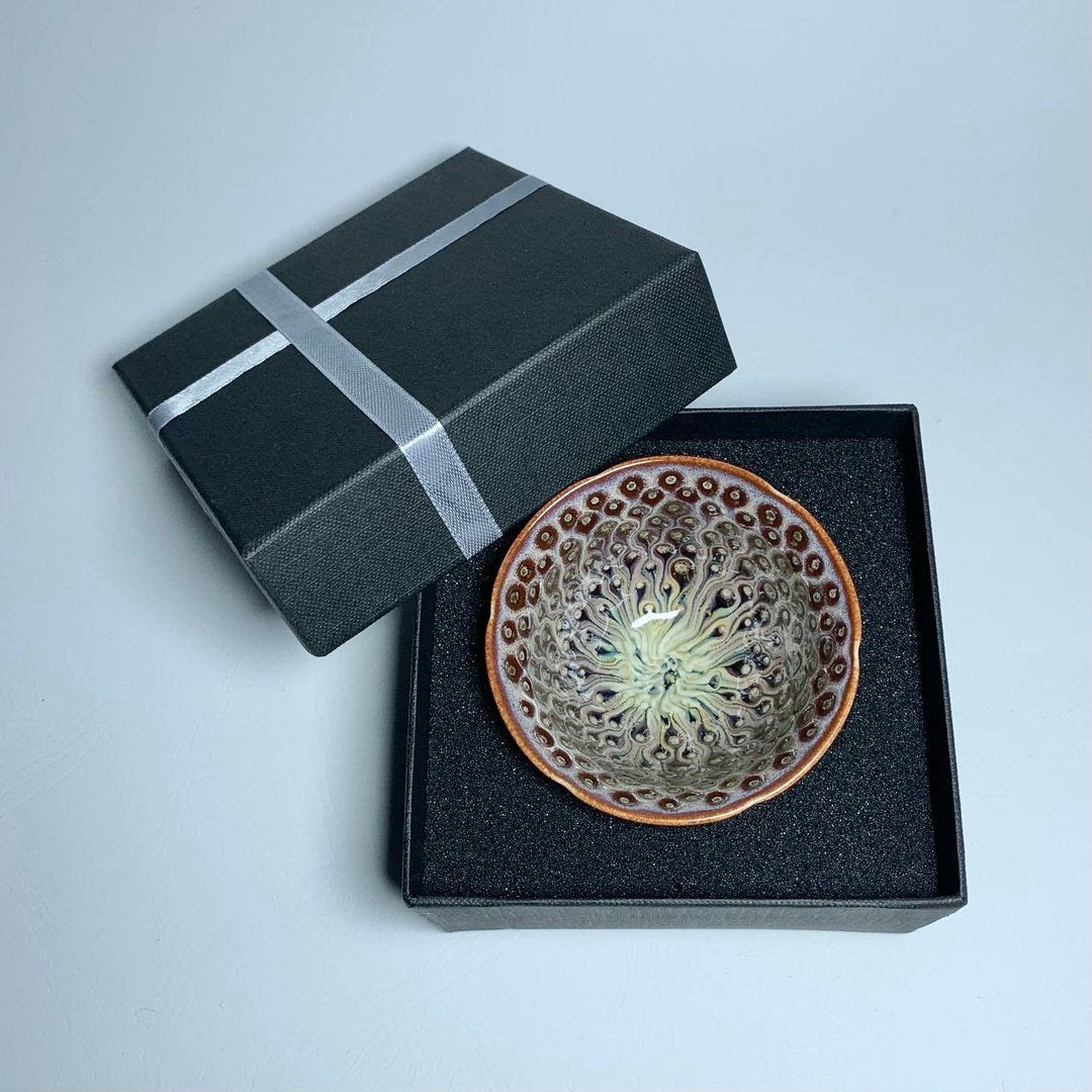 孔雀开屏 葵花杯 80ml 邱毓宁 莺歌制 A10-32 - 茶具/茶杯 - 瓷 多色
