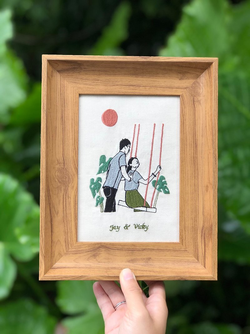 似颜绘刺绣像框-7寸-回忆纪念 - 画框/相框 - 棉．麻 多色