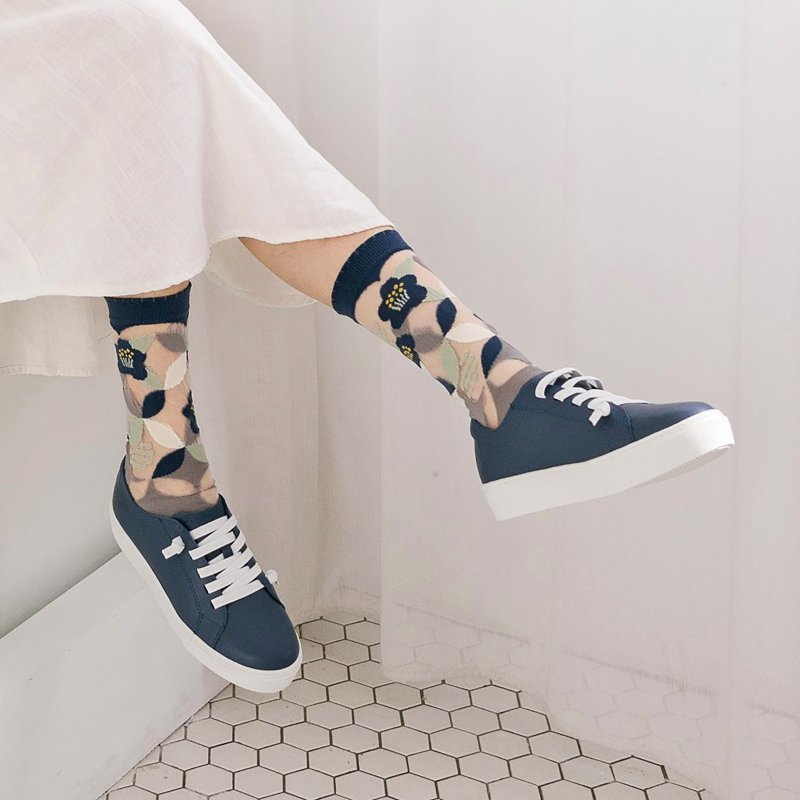 One Shoe x Yu Square 联名透肤袜 - 和风山茶花 - 蓝色 - 袜子 - 其他人造纤维 蓝色