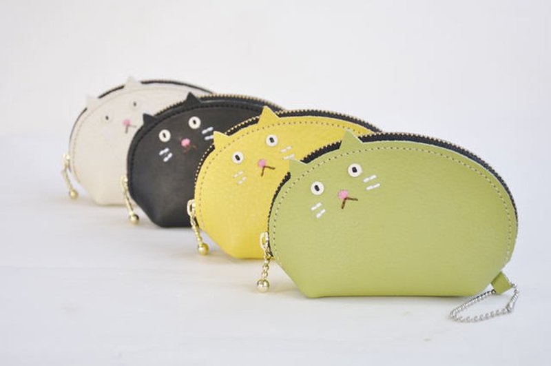 Small size cat pouch black or white - 化妆包/杂物包 - 真皮 黑色