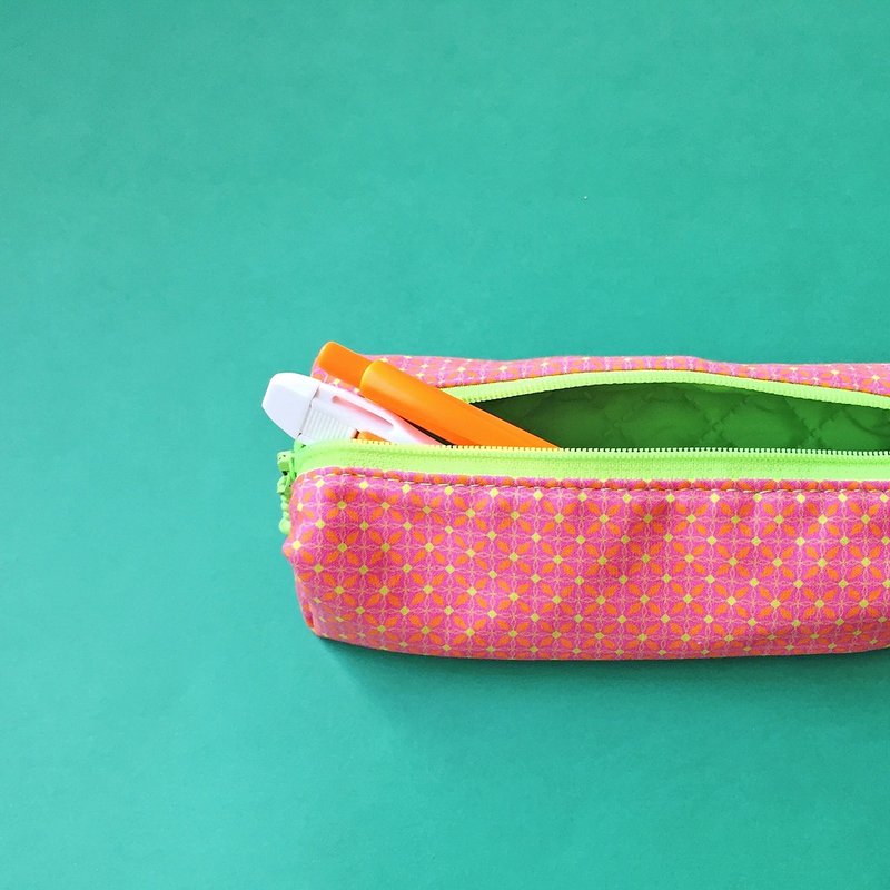 菱形花花 收纳包/笔袋/铅笔盒 - 铅笔盒/笔袋 - 棉．麻 粉红色