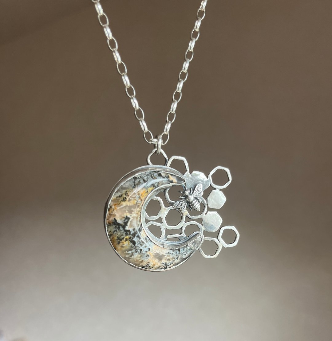 Honeybee Moon 蜜蜂与月亮造型天然石项链 纯银925 - 项链 - 纯银 透明