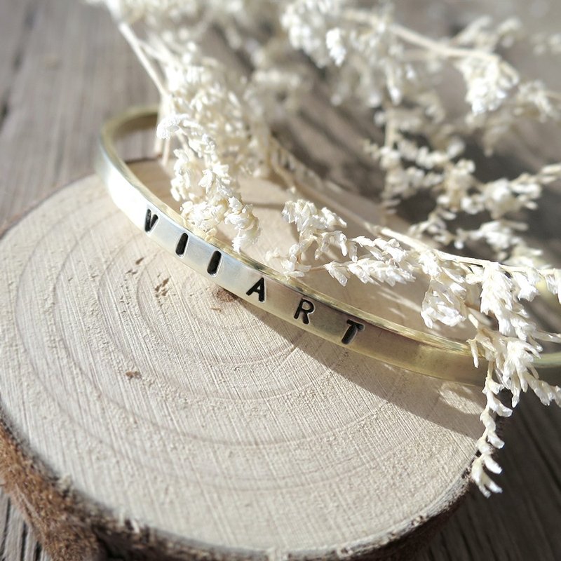 VIIART。加购商品 - 定制化2mm手工敲字母刻字- 不包含手链本体 - 手链/手环 - 其他金属 金色