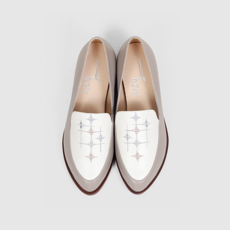 刺绣真皮乐福低跟鞋- 花窗边/卡其白 - 女款牛津鞋/乐福鞋 - 真皮 卡其色
