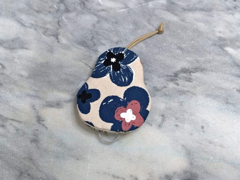 蜡笔(蓝花) 梨型钥匙包【K220630】 - 钥匙链/钥匙包 - 棉．麻 多色