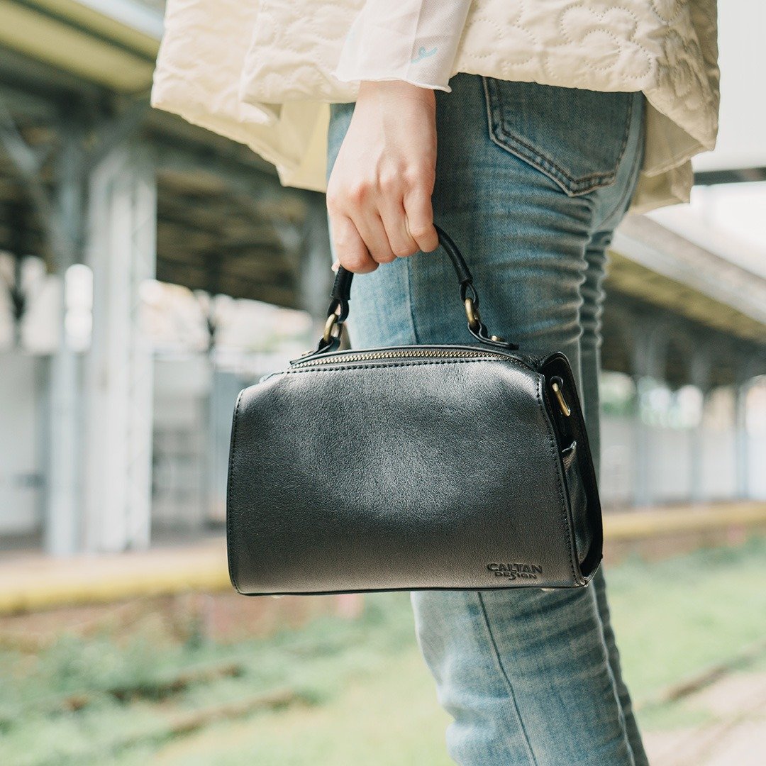 【24hr 快速出货】Elm Satchel 经典真皮横式医生包 234081 两色 - 侧背包/斜挎包 - 真皮 咖啡色