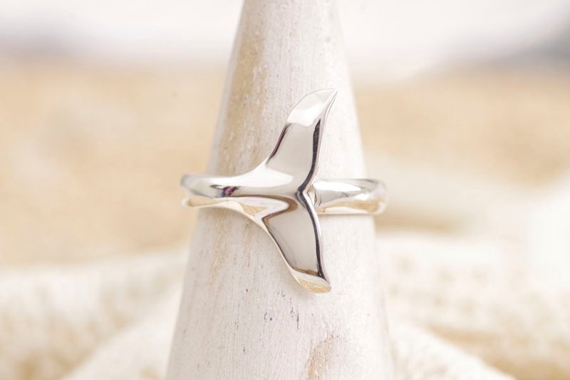 A symbol of good luck! Sterling Silver Ring No. 10 of Whale Tail - 戒指 - 其他金属 银色
