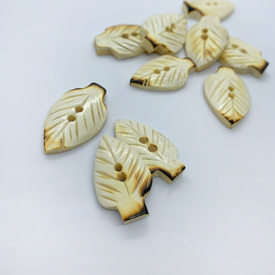 Hana Mokuba – 天然手工叶形牛骨钮 (一包) - 其他 - 其他材质 