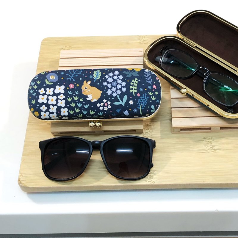 兔兔的春季冒险.蓝色/硬壳眼镜盒.口金盒.韩国印花棉布 - 眼镜盒/眼镜布 - 棉．麻 蓝色