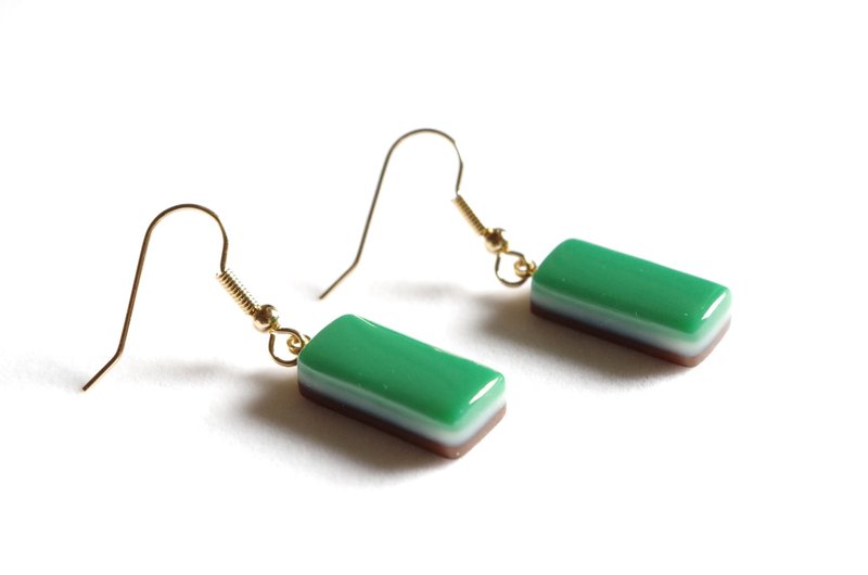Glass plate earrings <Tokiwa> - 耳环/耳夹 - 玻璃 多色