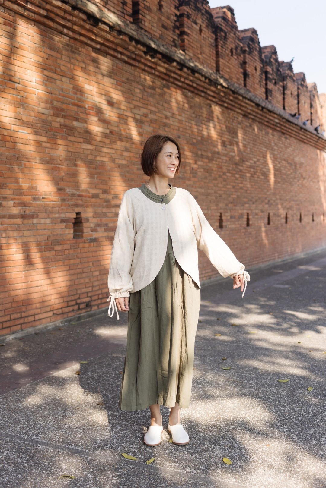 纯棉绑带袖口小外套_白 - 女装休闲/机能外套 - 棉．麻 白色
