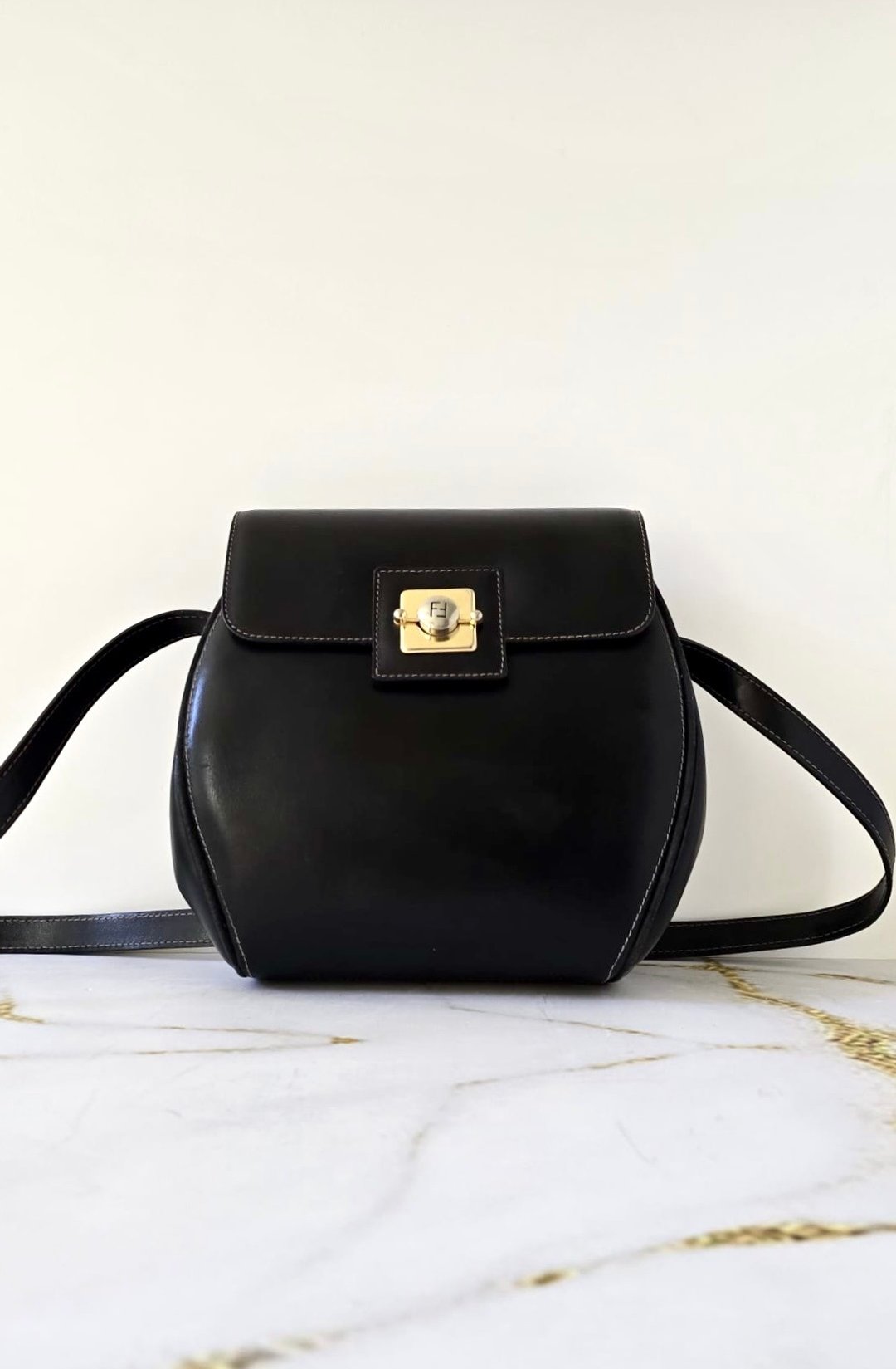 绝版中古包 Fendi 黑色元宝包 侧背包 斜背包 皮革包 单肩包 二手 - 侧背包/斜挎包 - 真皮 黑色