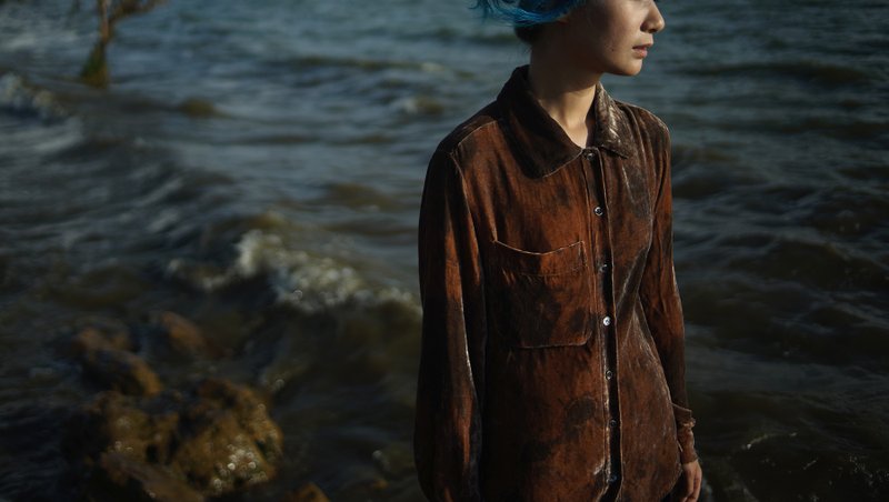 肉桂手工扎染天鹅绒衬衫 - 女装衬衫 - 丝．绢 咖啡色