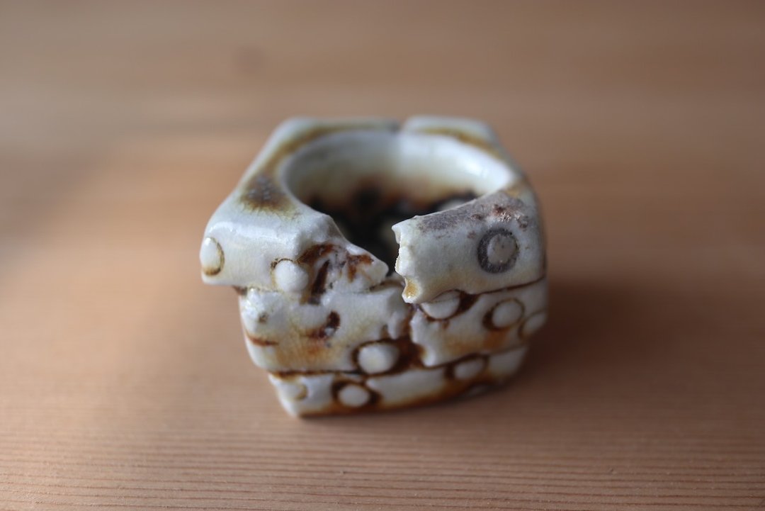 怪石嶙峋柴烧迷你小花器 B - 花瓶/陶器 - 瓷 金色