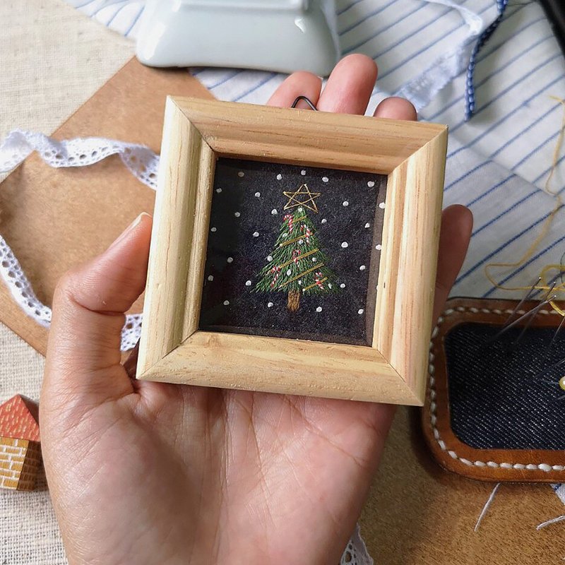 Frame Embroidery : Christmas Tree - 画框/相框 - 绣线 