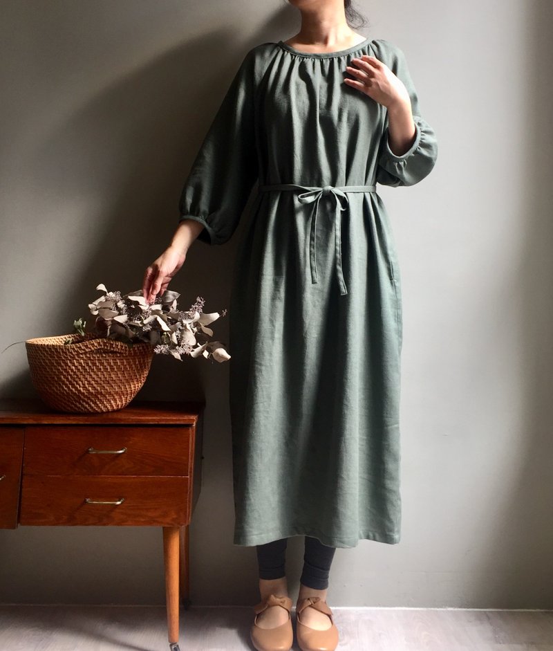 风信子/远山绿 棉麻圆领抽皱泡泡袖洋装 - 洋装/连衣裙 - 棉．麻 