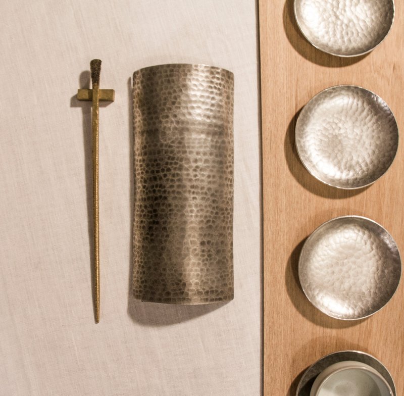 复古染黑 手作锻敲纯锡茶则, 铜茶针, 铜茶枕 (不附图示杯托) - 茶具/茶杯 - 其他金属 银色