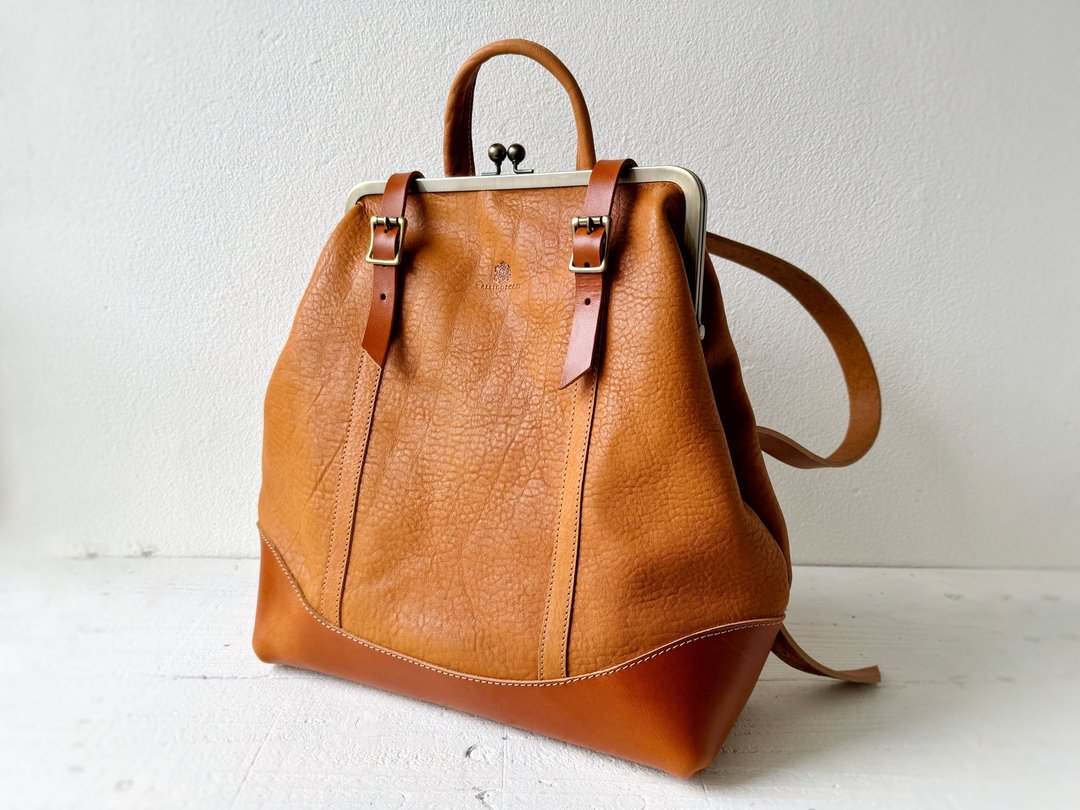 Tochigi leather Gamaguchi leather rucksack ruotare M camel - 束口袋双肩包 - 真皮 卡其色