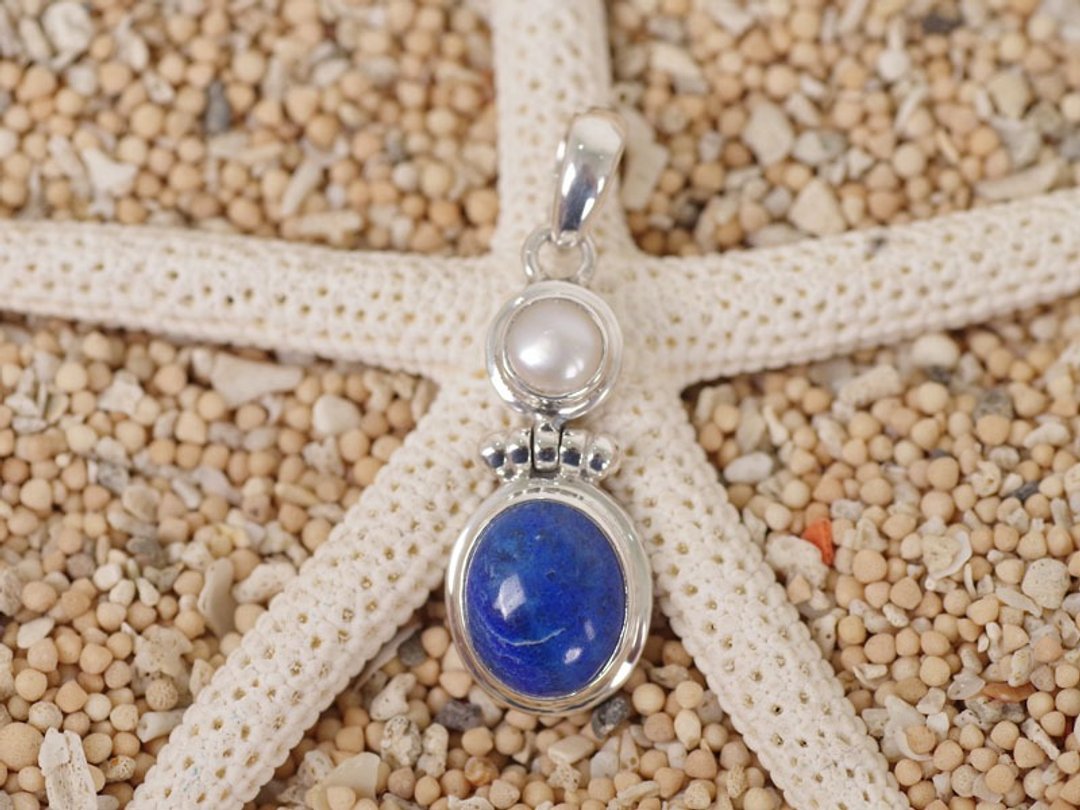Navy blue lapis lazuli and freshwater pearl pendant top - 项链 - 石头 蓝色