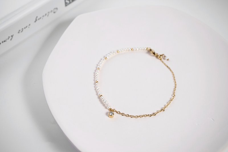 Twinkle。光熠珍珠手链 - 手链/手环 - 不锈钢 金色