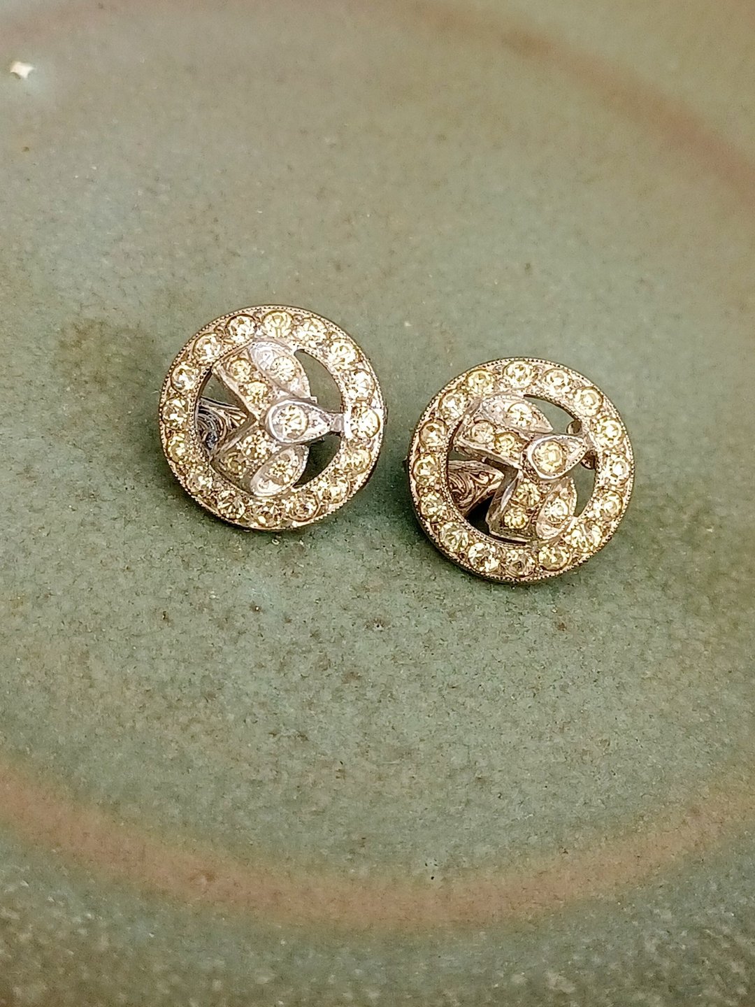vintage jewelry 古董典雅银制满镶莱茵图腾 夹式耳环 - 耳环/耳夹 - 其他金属 