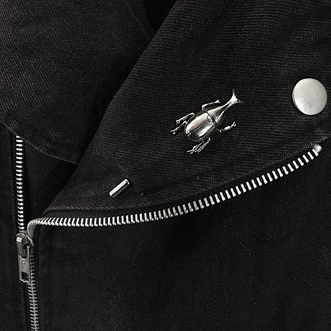 Rhino beetle Lapel Pin in white bronze - 胸针 - 其他金属 