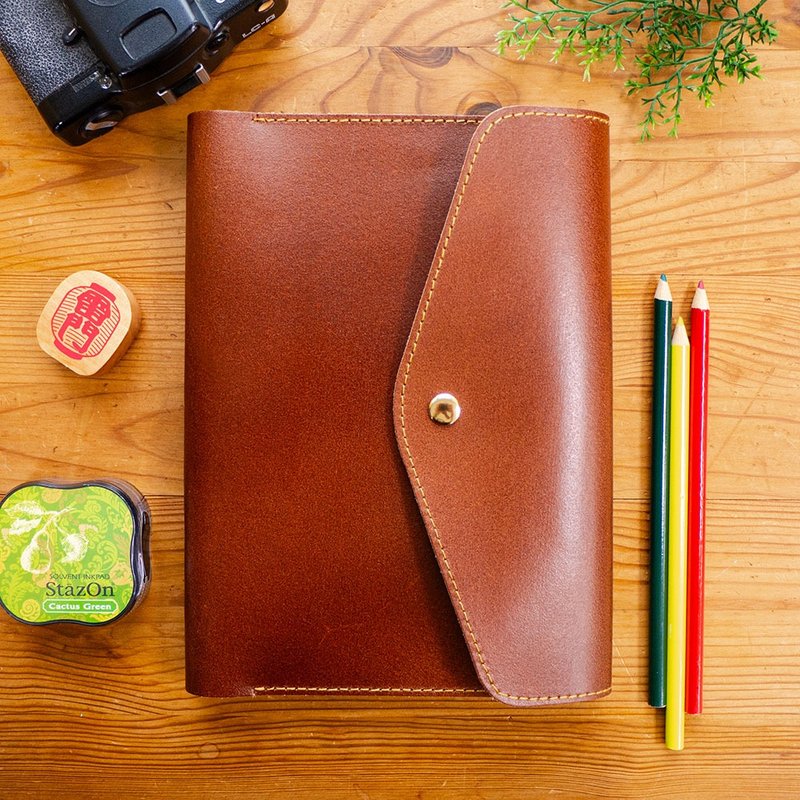 A5皮革笔记本。纯手工复古手拿包书衣。咖啡色 - 笔记本/手帐 - 真皮 咖啡色