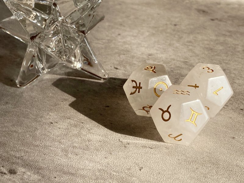 【白水晶。占星骰子】 含消磁水晶、收纳袋、自学电子档、收纳盒 - 其他 - 水晶 白色