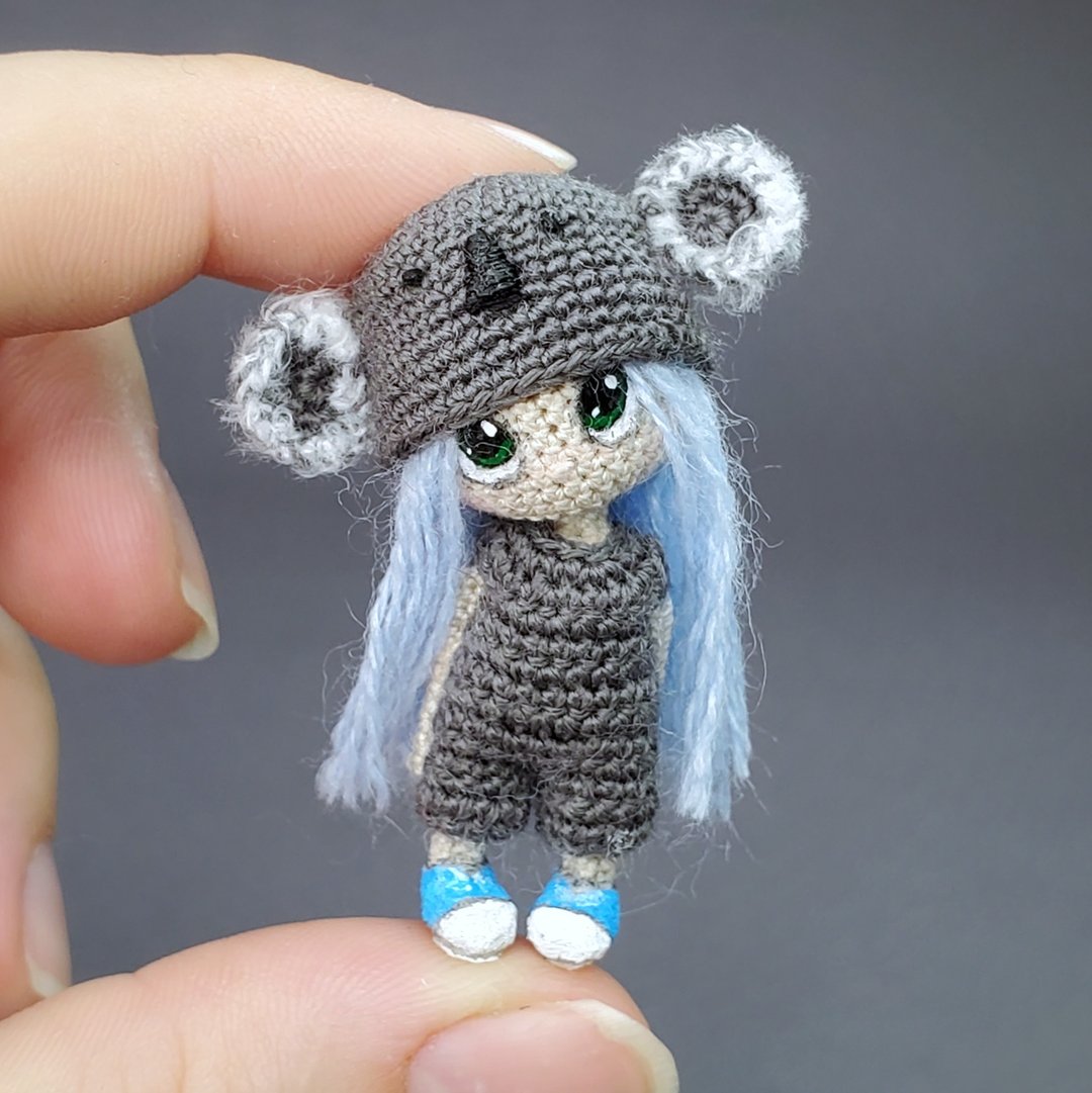 Miniature crocheted doll. Dollhouse miniature. Custom doll. Microtoysby - 玩偶/公仔 - 棉．麻 灰色