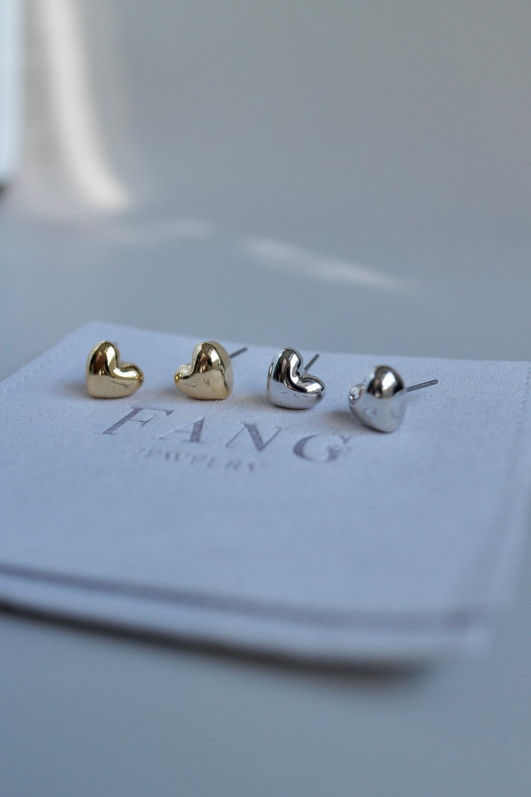 复古爱心耳环 / 不锈钢针 心型耳针 - 耳环/耳夹 - 铜/黄铜 金色