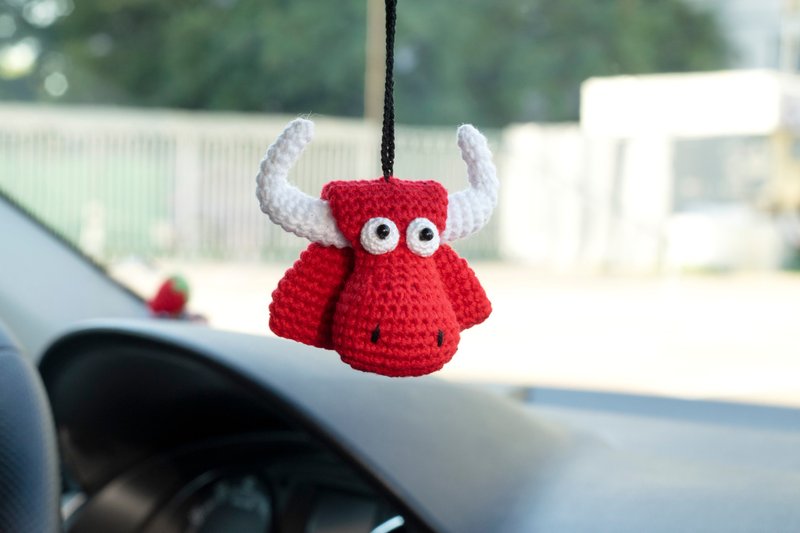 Red bull car accessories, rear view mirror charm, soft pendant, 平安車掛, 针织玩具 汽車用品 - 吊饰 - 棉．麻 红色