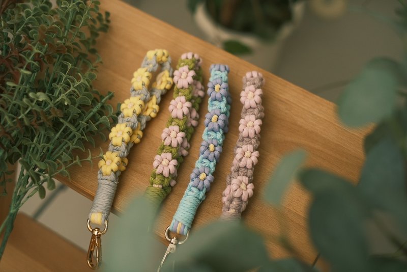 忘年织交 小花手机挂绳编织体验课 - 编织/羊毛毡/布艺 - 其他材质 