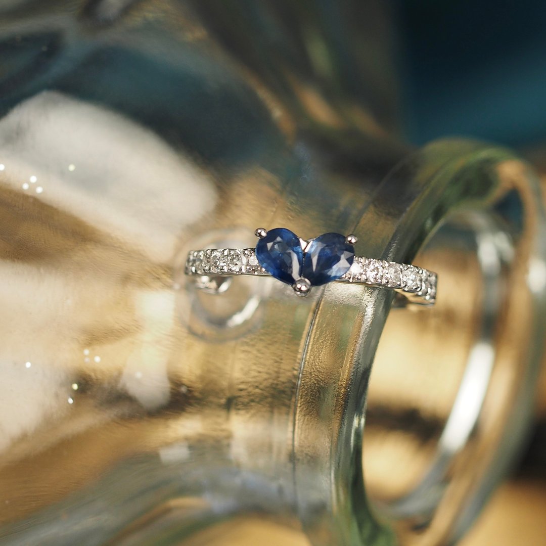 18K金蓝宝石心形耳夹18K Gold Blue Sapphire Heart Ear Cuff - 耳环/耳夹 - 贵金属 