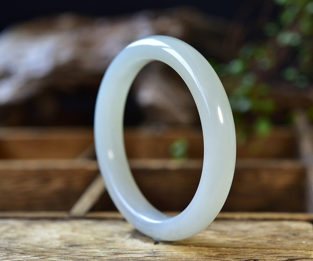 天然和田玉手镯  圈口57.5mm 玉质细腻温润 - 手链/手环 - 玉石 