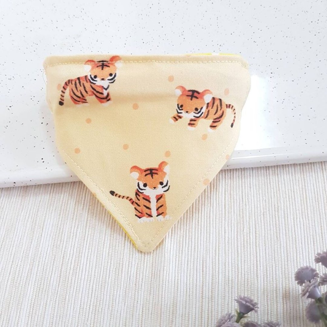 Little Tiger style Bandana Cat Collar with Breakaway Safety Buckle - 项圈/牵绳 - 棉．麻 黄色