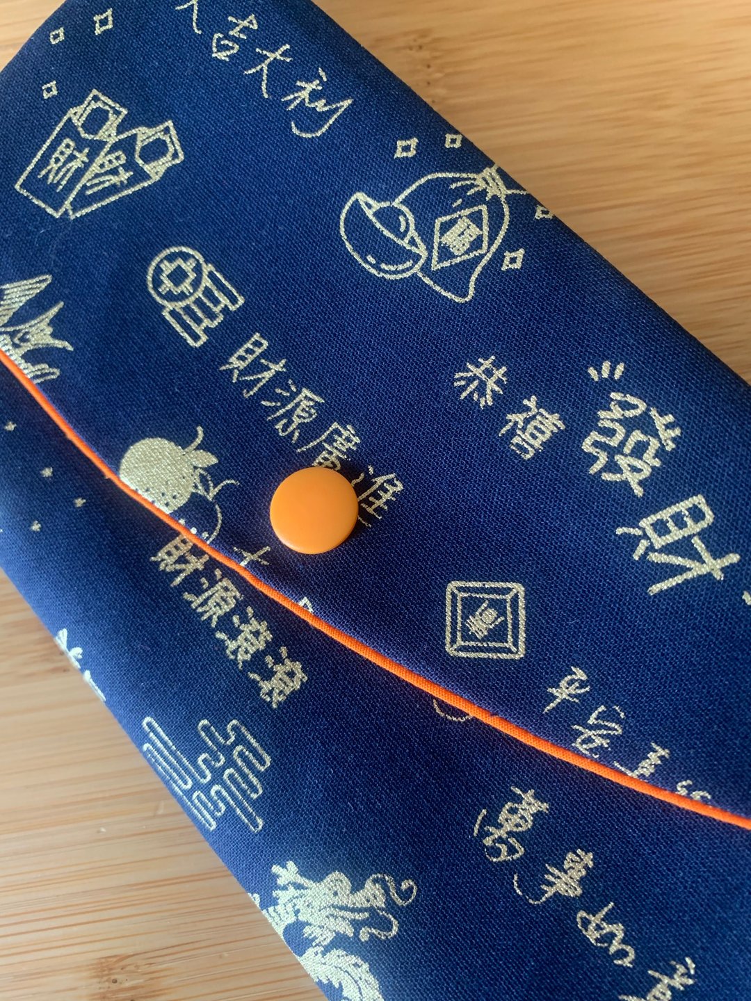 财源滚滚文青风万用袋-沈稳蓝 礼物 收纳红包 湿纸巾 卫生棉收纳 - 皮夹/钱包 - 棉．麻 蓝色