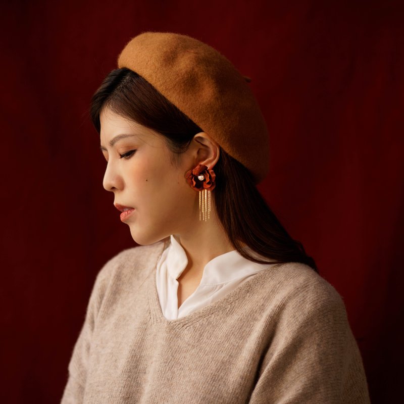 Pauline 华丽复古金流苏麂皮绒花耳环 - 耳环/耳夹 - 其他材质 金色