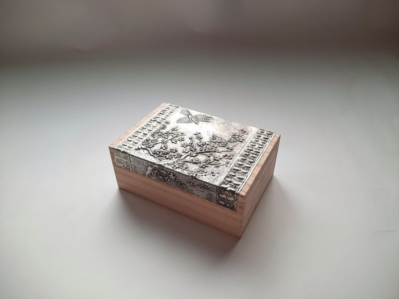 喜上梅梢锡雕桐木盒 - 收纳用品 - 其他金属 银色