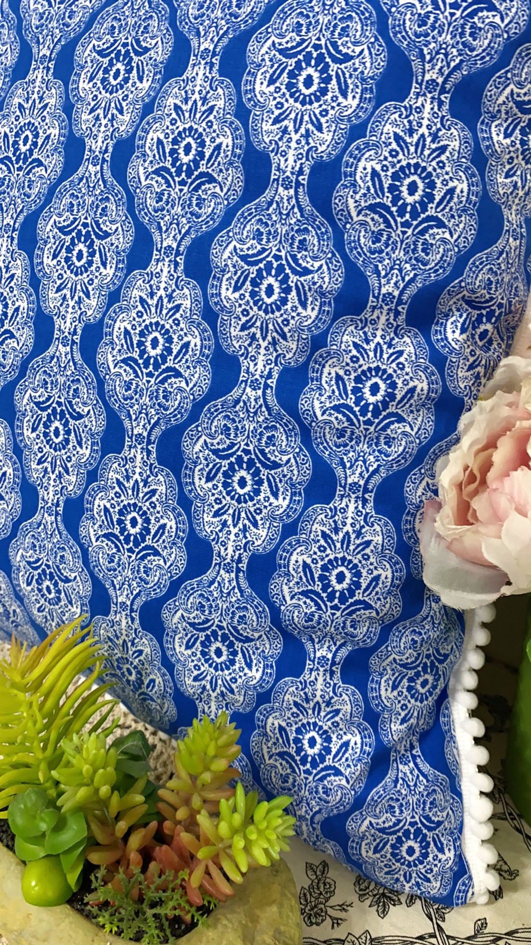 北欧风格蓝色蕾丝花图案白色小毛球边抱枕靠枕靠垫枕套 - 枕头/抱枕 - 棉 蓝色