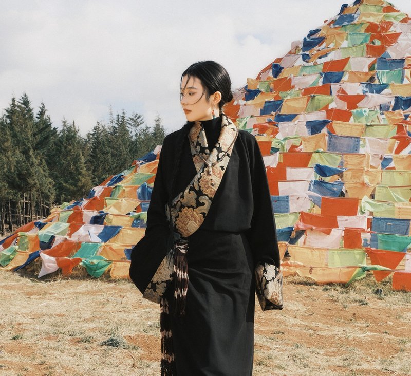 【不染 莲语禅心】 城市游牧风/古典黑色藏袍 - 女装休闲/机能外套 - 其他材质 黑色